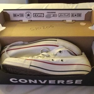 Converse sneaker lowtop. Unisex.Size 7 women 5 men